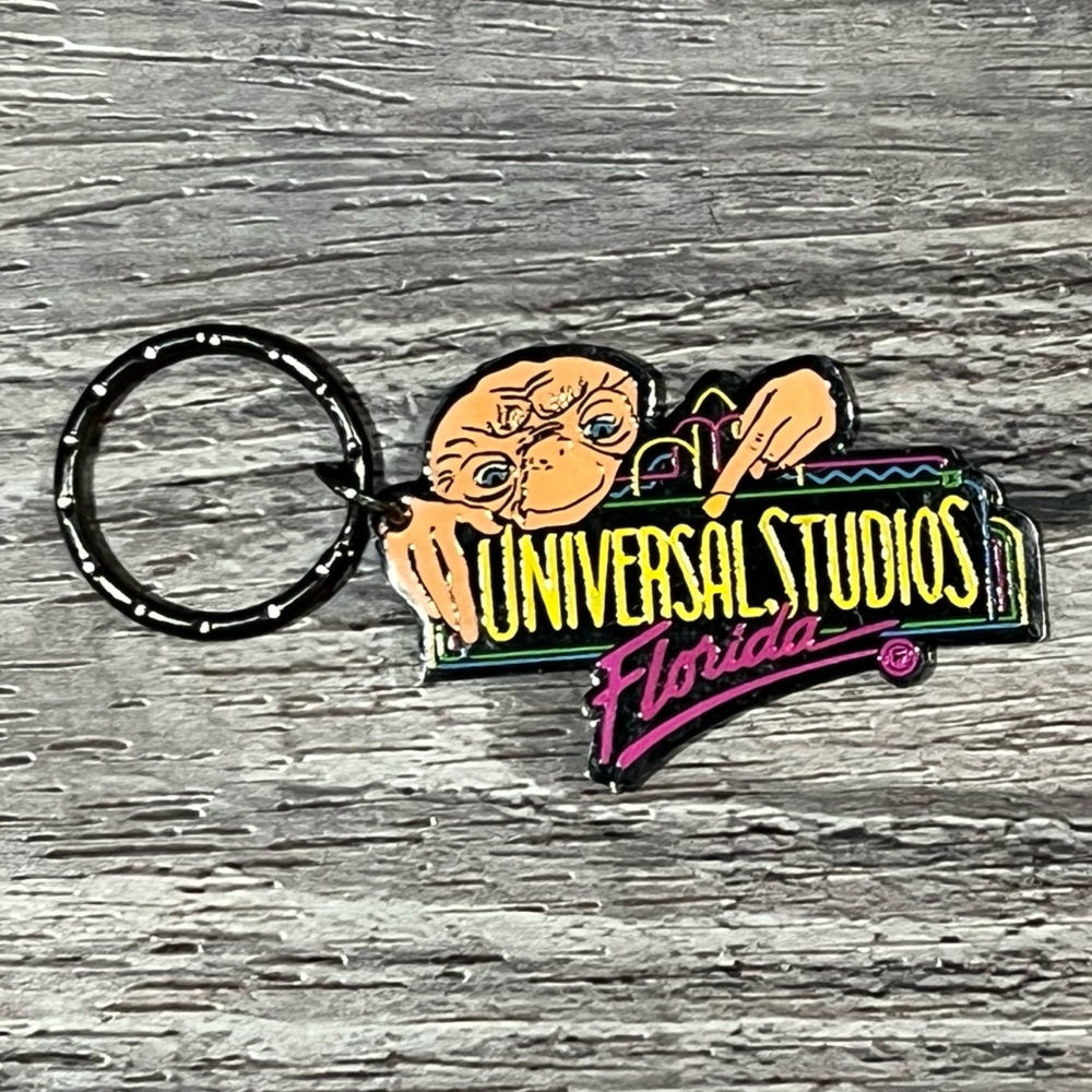 Vintage Universal Studios Florida E.T. keychain‎ Metal Extra Terrestrial